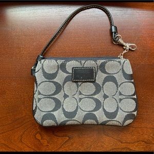 Coach coin purse 🖤🤍